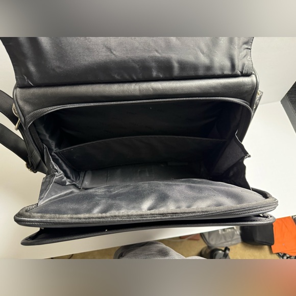 Pre owned Genuine Dell Laptop Messenger Bag Black Adjustable Strap - Picture 3 of 11